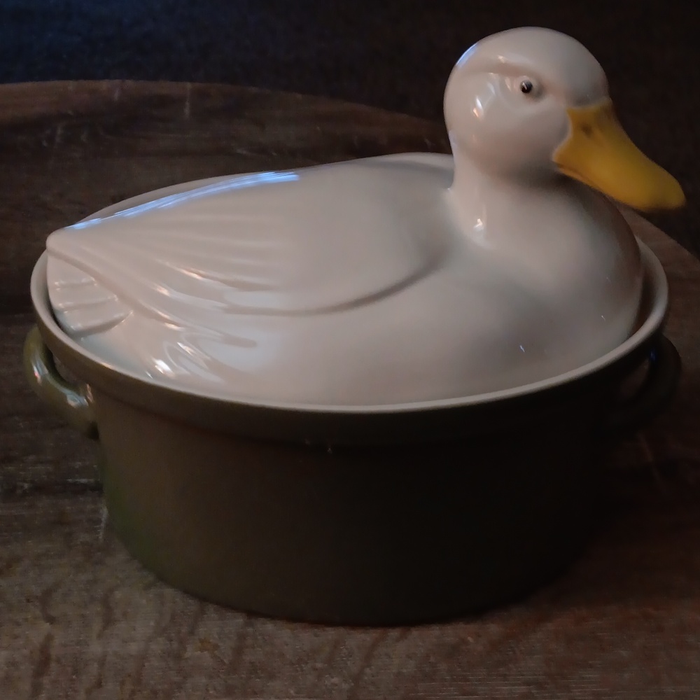 Hall Carbona Duck Vintage Lidded Casarole